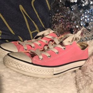 Converse pink shoes